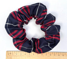 Load image into Gallery viewer, Winter scrunchie with measurement
